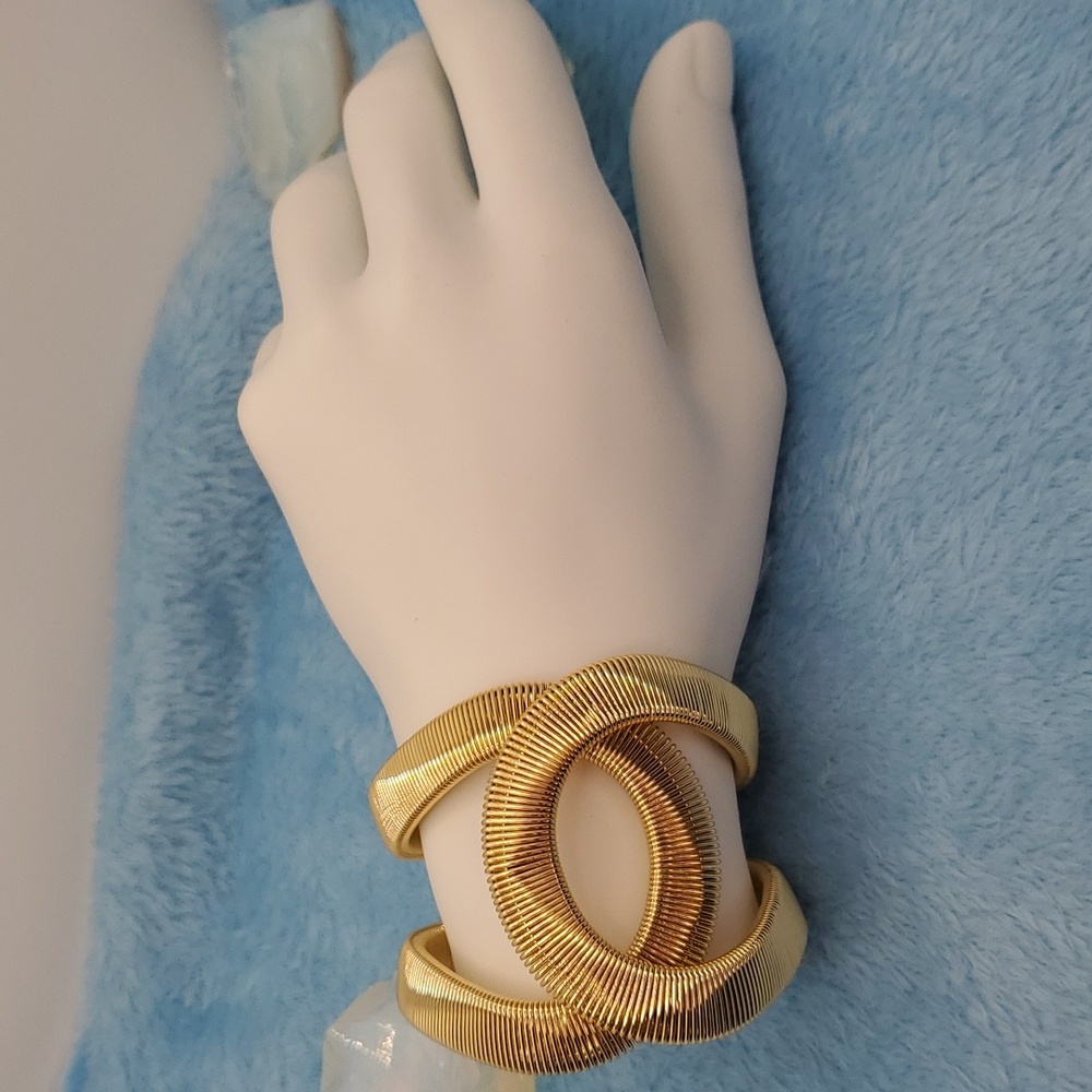 NEW AND BEAUTIFUL GOLD WIRED CLAMPER BRACELET